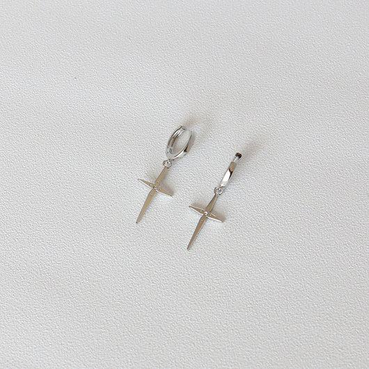 Pendientes de Cruz con Brillantes, Diseño Sencillo y Elegante - Image 3