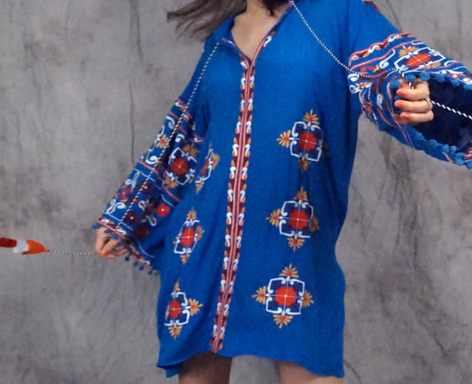 Blusa Vestido con Mangas Acampanadas y Detalles Bordados - Image 7