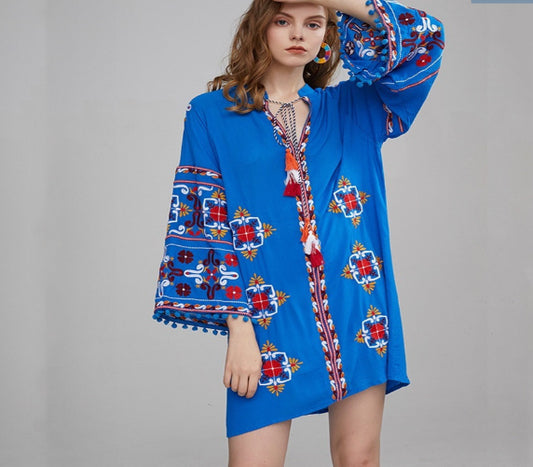 Blusa Vestido con Mangas Acampanadas y Detalles Bordados