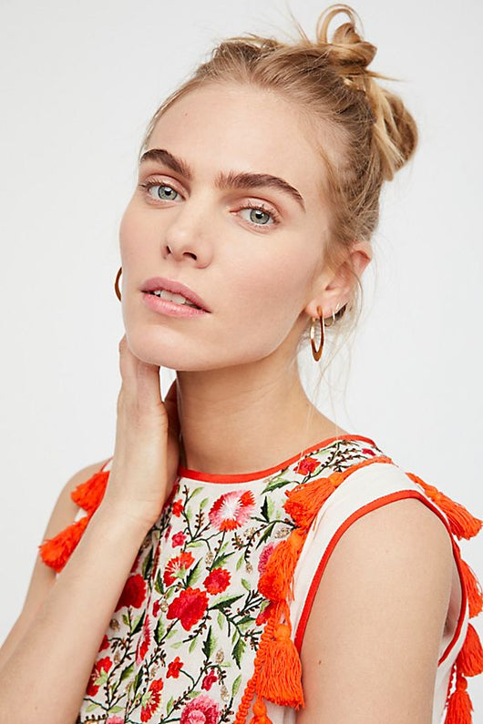 Vestido Bohemio sin Mangas con Bordado Floral y Flecos - Image 12