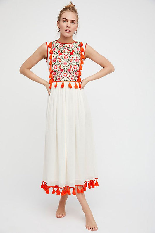 Vestido Bohemio sin Mangas con Bordado Floral y Flecos - Image 17