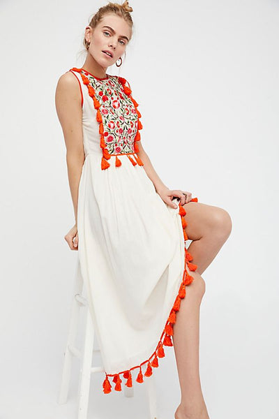 Vestido Bohemio sin Mangas con Bordado Floral y Flecos - Image 8