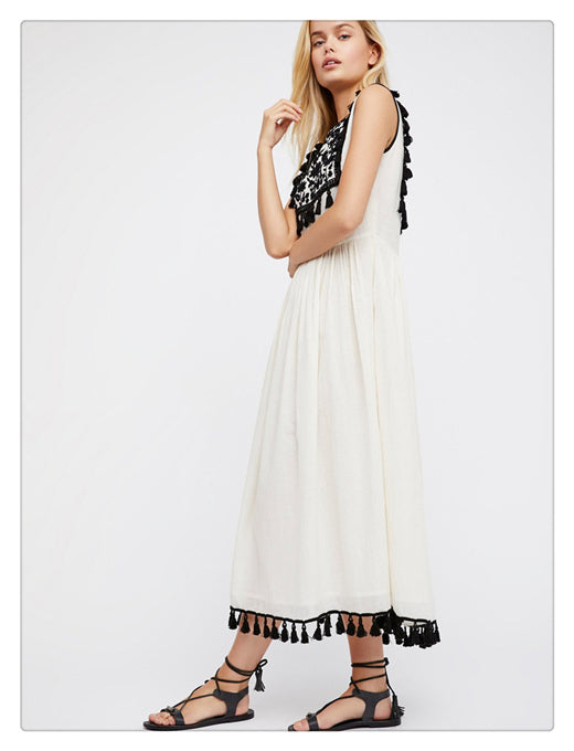 Vestido Bohemio sin Mangas con Bordado Floral y Flecos - Image 5