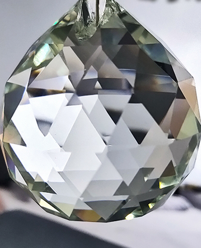 Lámpara Colgante de Cristal Facetado 60MM - Prisma de Luz y Atrapasoles Decorativo