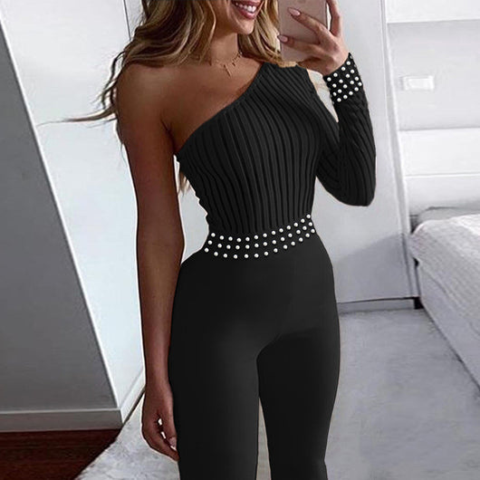 Jumpsuit Elegante de Manga Larga con Hombros Descubiertos y Detalles Brillantes - Image 2