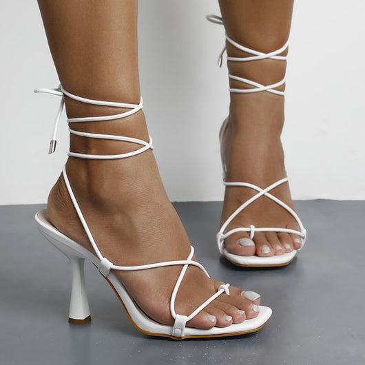 Set de Accesorios Lifestyle: Chanclas, Copas de Vino y Corbata Elegante - Image 3