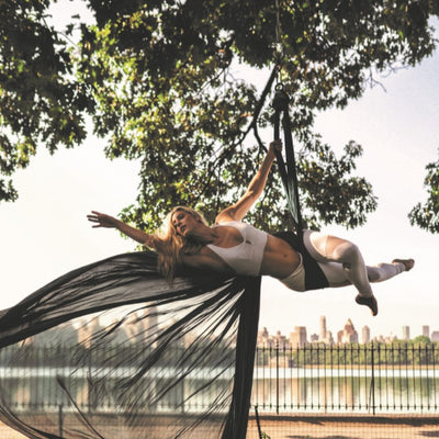 Hamaca de Yoga Aéreo en Seda Elástica - Estudio de Yoga en Casa - Image 9