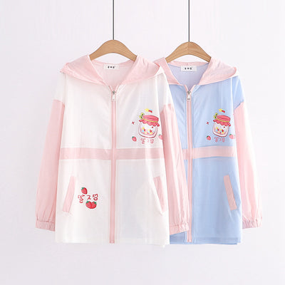 Chamarra Hoodie Estilo Universitario con Estampado de Fresas y Protección Solar - Image 6