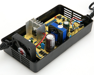 Cargador de Batería para Auto Eléctrico 48V