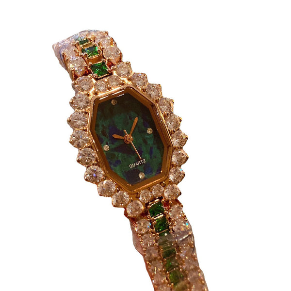 Reloj Elegante Barril de Vino Diamante Completo Verde