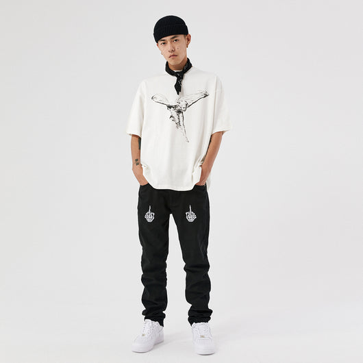 Camiseta Manga Corta con Estatuilla Dorada e Impresión de Ángel - Image 2