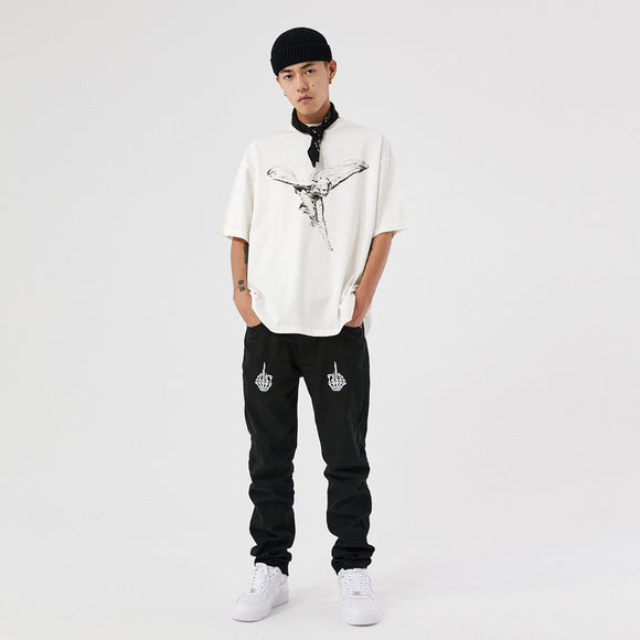 Camiseta Manga Corta con Estatuilla Dorada e Impresión de Ángel