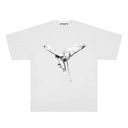 Camiseta Manga Corta con Estatuilla Dorada e Impresión de Ángel