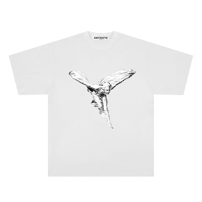 Camiseta Manga Corta con Estatuilla Dorada e Impresión de Ángel