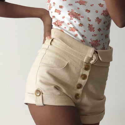 Shorts Slim Ajustado con Cinturón de Cadera y Botones - Colección Verano