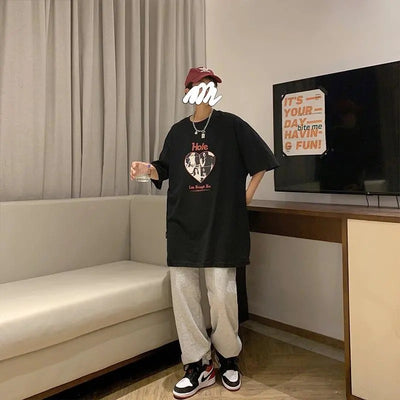 Playera Hip Hop Streetwear Hombre con Gráfico de Corazón y Letras