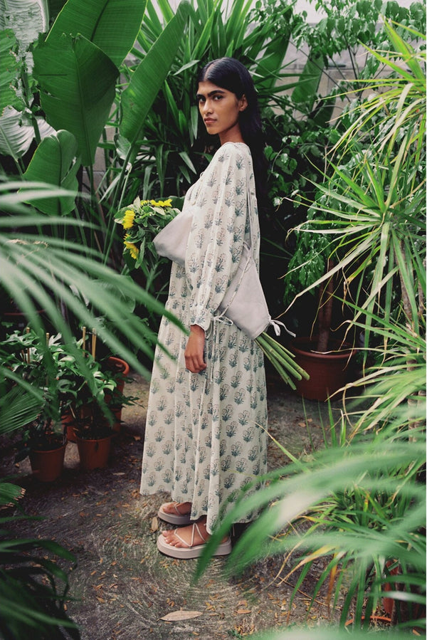 Vestido Casual de Verano con Estampado y Detalles en Capas