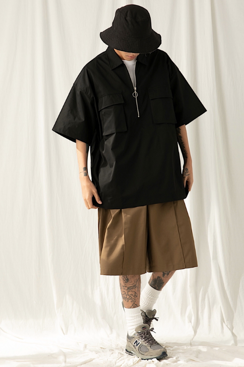 Playera Commuter Retro con Cierre Medio, Bolsillos y Protección Impermeable para Hombre - Image 11
