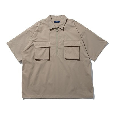 Playera Commuter Retro con Cierre Medio, Bolsillos y Protección Impermeable para Hombre