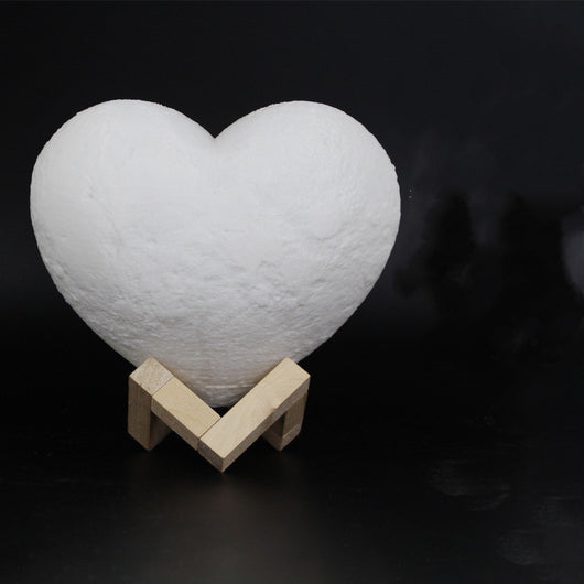 Luz Nocturna Romántica con Forma de Corazón y Luna para San Valentín - Image 3
