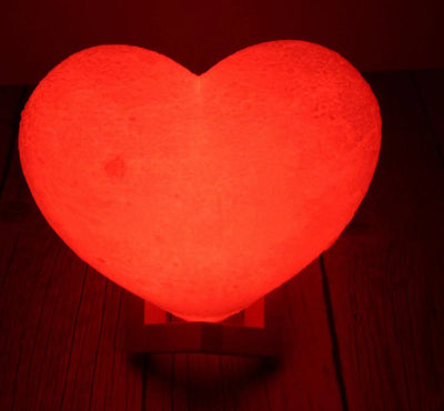 Luz Nocturna Romántica con Forma de Corazón y Luna para San Valentín - Image 5