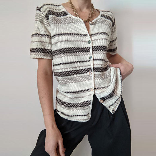 Camiseta Retro a Rayas Beige de Manga Corta - Image 7