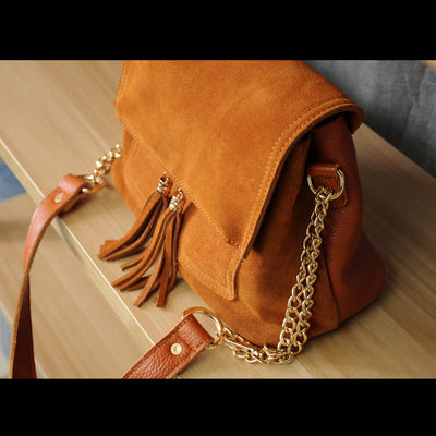 Bolso Crossbody de Cuero con Solapa Plegable y Dije Borla - Image 10
