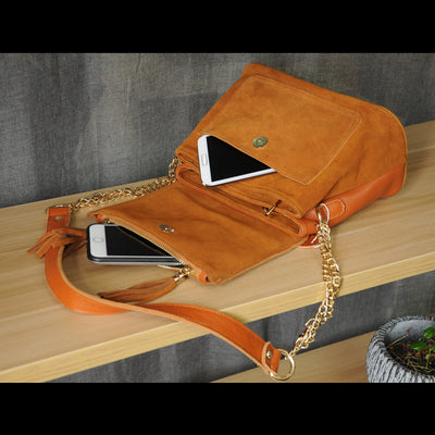 Bolso Crossbody de Cuero con Solapa Plegable y Dije Borla - Image 9