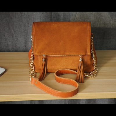 Bolso Crossbody de Cuero con Solapa Plegable y Dije Borla - Image 4