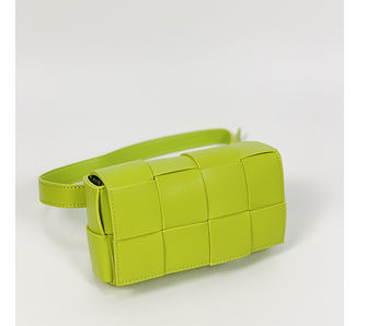 Bolsa Cuadrada Pequeña de Cuero Tejido Púrpura Taro para Cintura