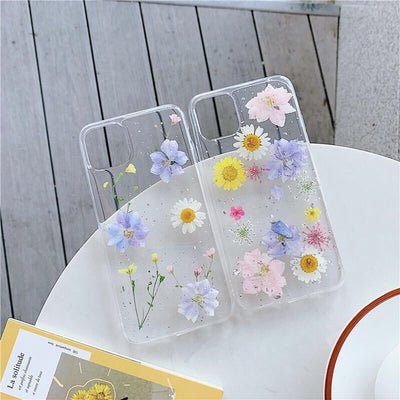 Funda Transparente con Flores Secas Prensadas y Brillo - Protección Elegante - Image 3