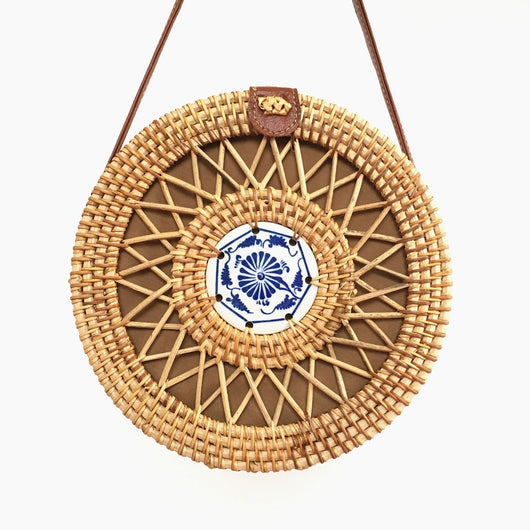 Bolsa Tejida de Ratán Estilo Retro - Diseño Artesanal con Detalles Cerámicos - Image 8