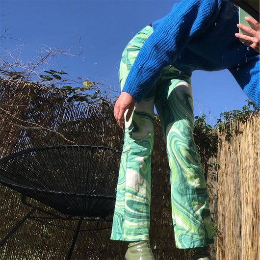 Pantalones Bootcut con Estampado Ondas de Agua y Cierre - Image 3