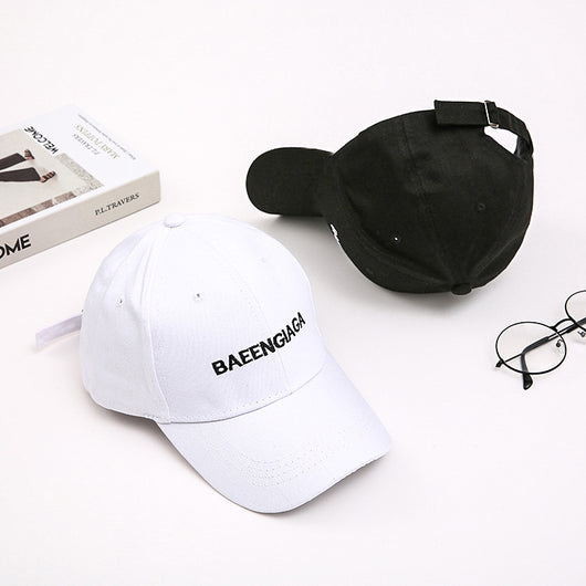 Visera Escolar con Bordado de Letra Personalizada - Image 3