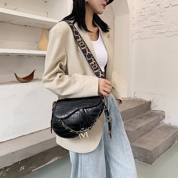 Bolso Bandolera Multicolor con Pañuelo de Seda - Accesorio de Moda para Mujer