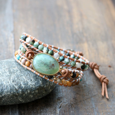 Pulsera de Piedra Natural Artesanal Tres Capas con Cordón de Cuero para Mujer - Image 5