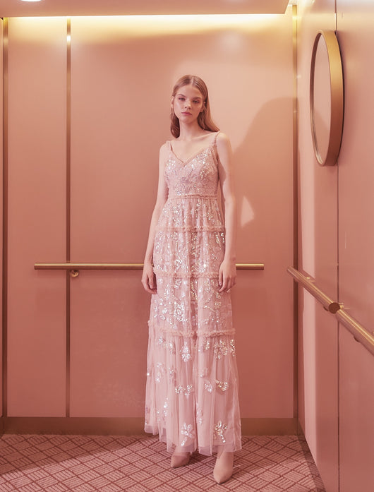 Vestido Largo Elegante de Capas con Lentejuelas y Diseño Floral - Image 11