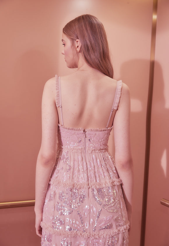 Vestido Largo Elegante de Capas con Lentejuelas y Diseño Floral