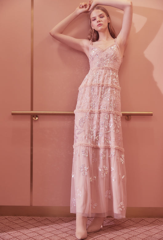 Vestido Largo Elegante de Capas con Lentejuelas y Diseño Floral - Image 3