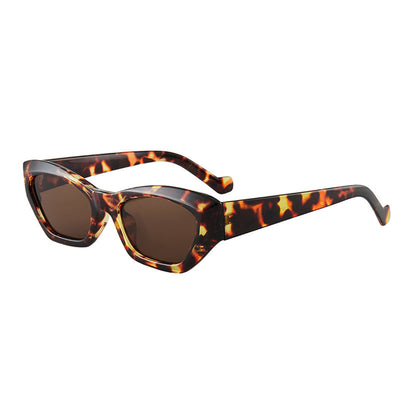 Retro cat-eye sunglasses with a tortoiseshell frame and brown lenses, perfect for a fashionable look. - Image 5