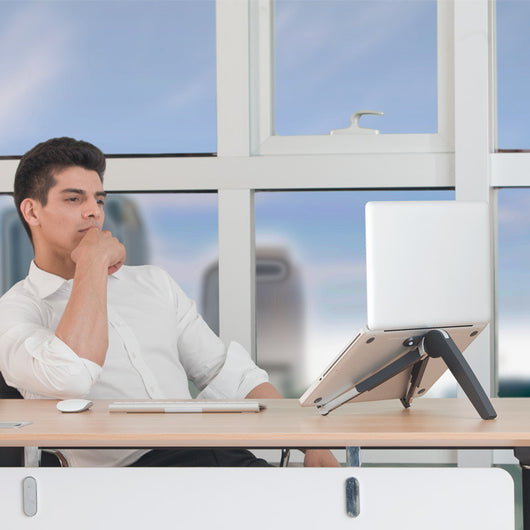 Soporte Portátil para Laptop con Altura Ajustable y Diseño Plegable - Image 9