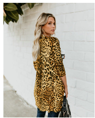 Abrigo Leopardo con Escote V y Botones - Image 3