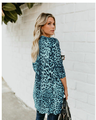Abrigo Leopardo con Escote V y Botones