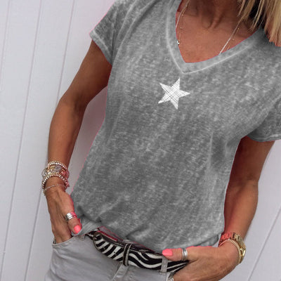 Remera Estampada Escote V Estrella de Cinco Puntas para Mujer - Image 9