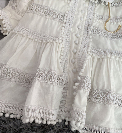 Vestido Corto con Cintura Hueca y Detalles de Encaje Calado - Image 5
