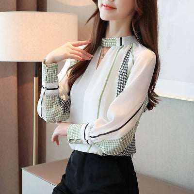 Blusa Retro V-Cuello en Chiffon con Diseño Hong Kong Vintage - Image 9