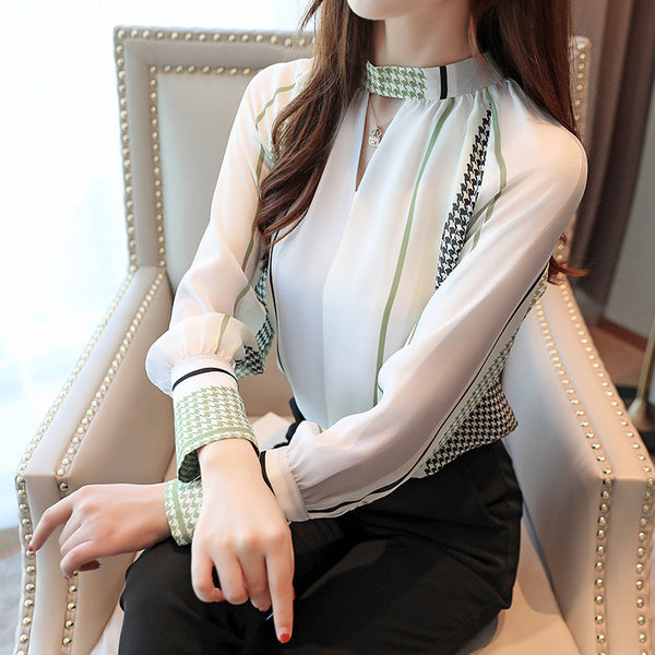 Blusa Retro V-Cuello en Chiffon con Diseño Hong Kong Vintage