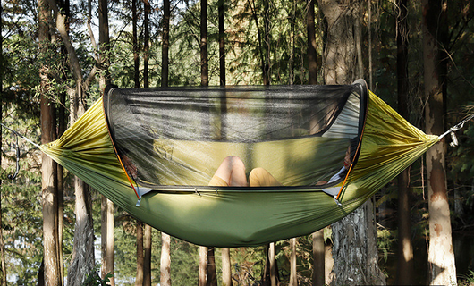 Hamaca Doble Antimosquitos de Paracaídas Portátil para Camping e Interior - Image 4