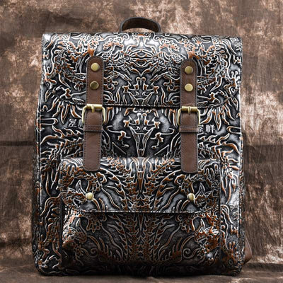 Mochila de Cuero Étnica Grabada a Mano - Diseño Vertical Casual - Image 8