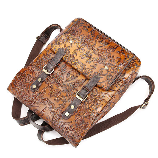 Mochila de Cuero Étnica Grabada a Mano - Diseño Vertical Casual - Image 3